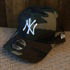 Yankees Camouflage hat w Memorial Sloan Kettering